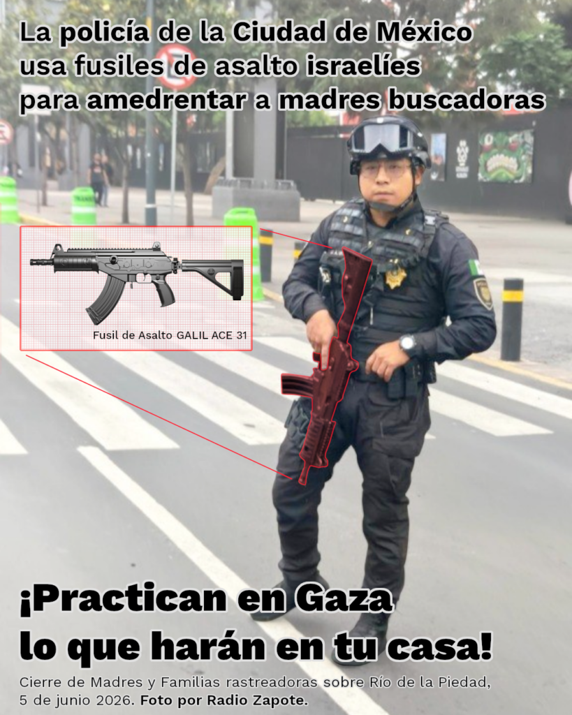 Infografía que muestra a un oficial de policía de la Ciudad de México portando un fusil de asalto Galil ACE 31 en una manifestación de madres buscadoras.